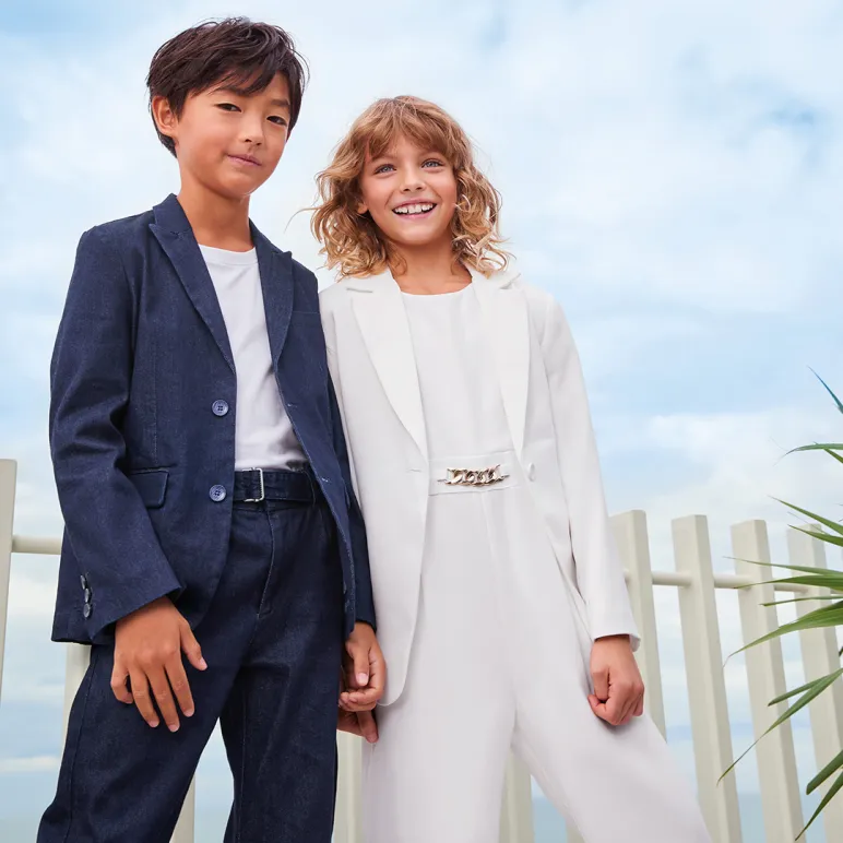 Bambini vestiti eleganti